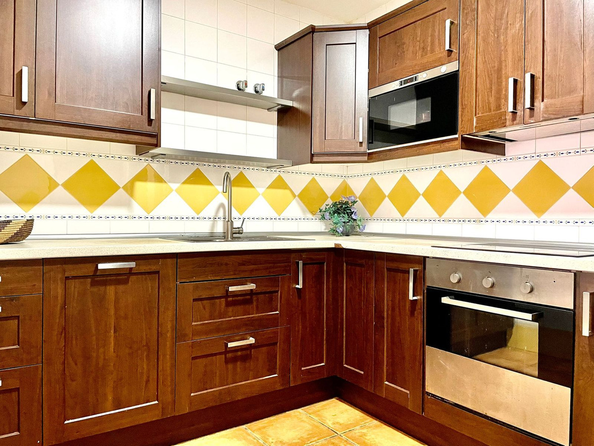 1 Bed Apartment for sale in Benahavís Costa Del Sol, Málaga, Spain