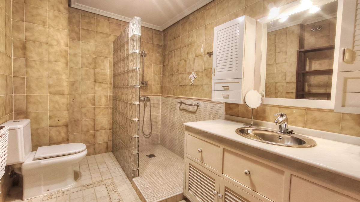 4 Bed Apartment for sale in San Pedro De Alcántara Costa Del Sol, Málaga, Spain