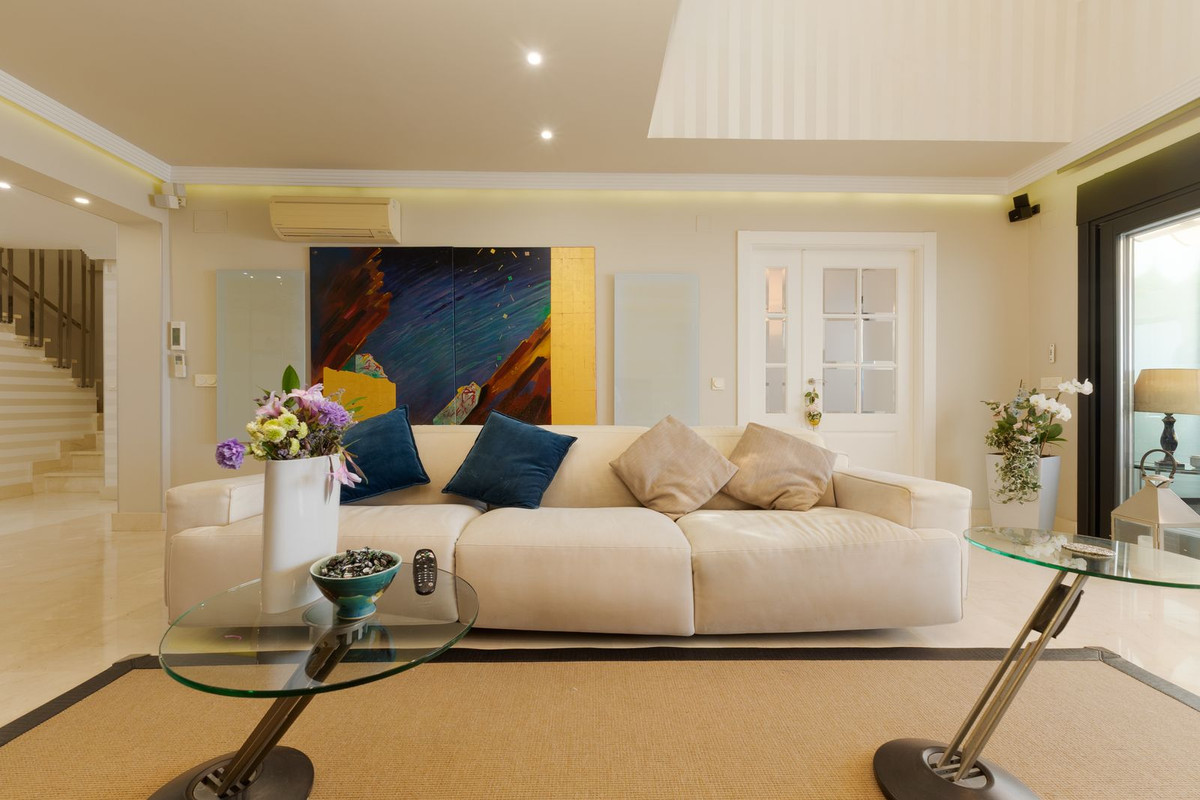 2 Bed Apartment for sale in San Pedro De Alcántara Costa Del Sol, Málaga, Spain