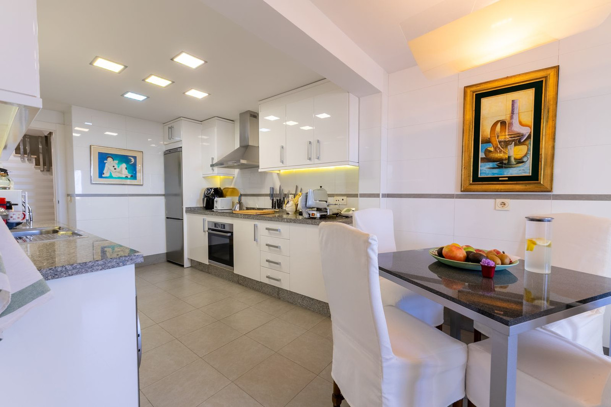 2 Bed Apartment for sale in San Pedro De Alcántara Costa Del Sol, Málaga, Spain