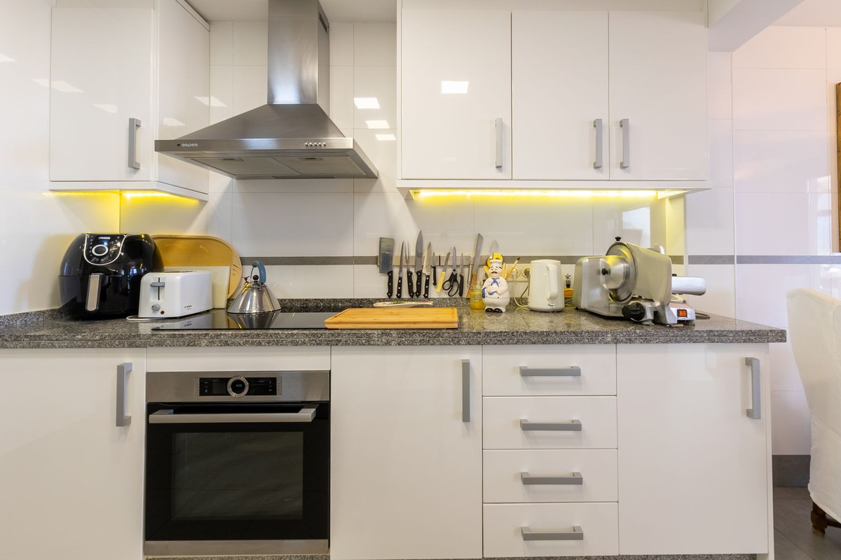 2 Bed Apartment for sale in San Pedro De Alcántara Costa Del Sol, Málaga, Spain