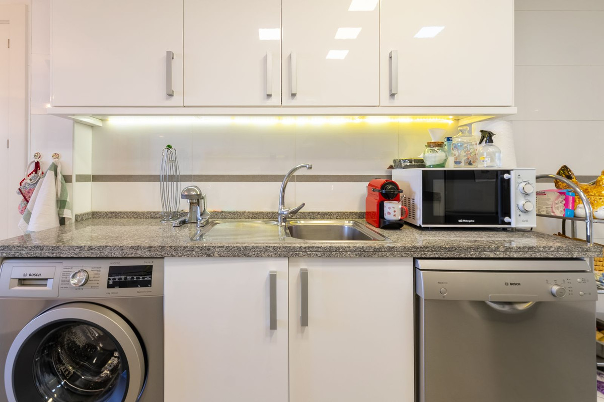 2 Bed Apartment for sale in San Pedro De Alcántara Costa Del Sol, Málaga, Spain