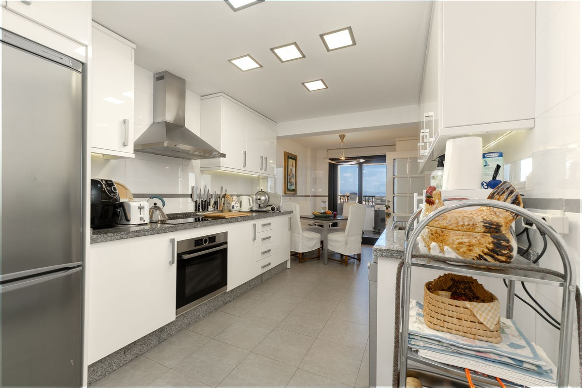 2 Bed Apartment for sale in San Pedro De Alcántara Costa Del Sol, Málaga, Spain