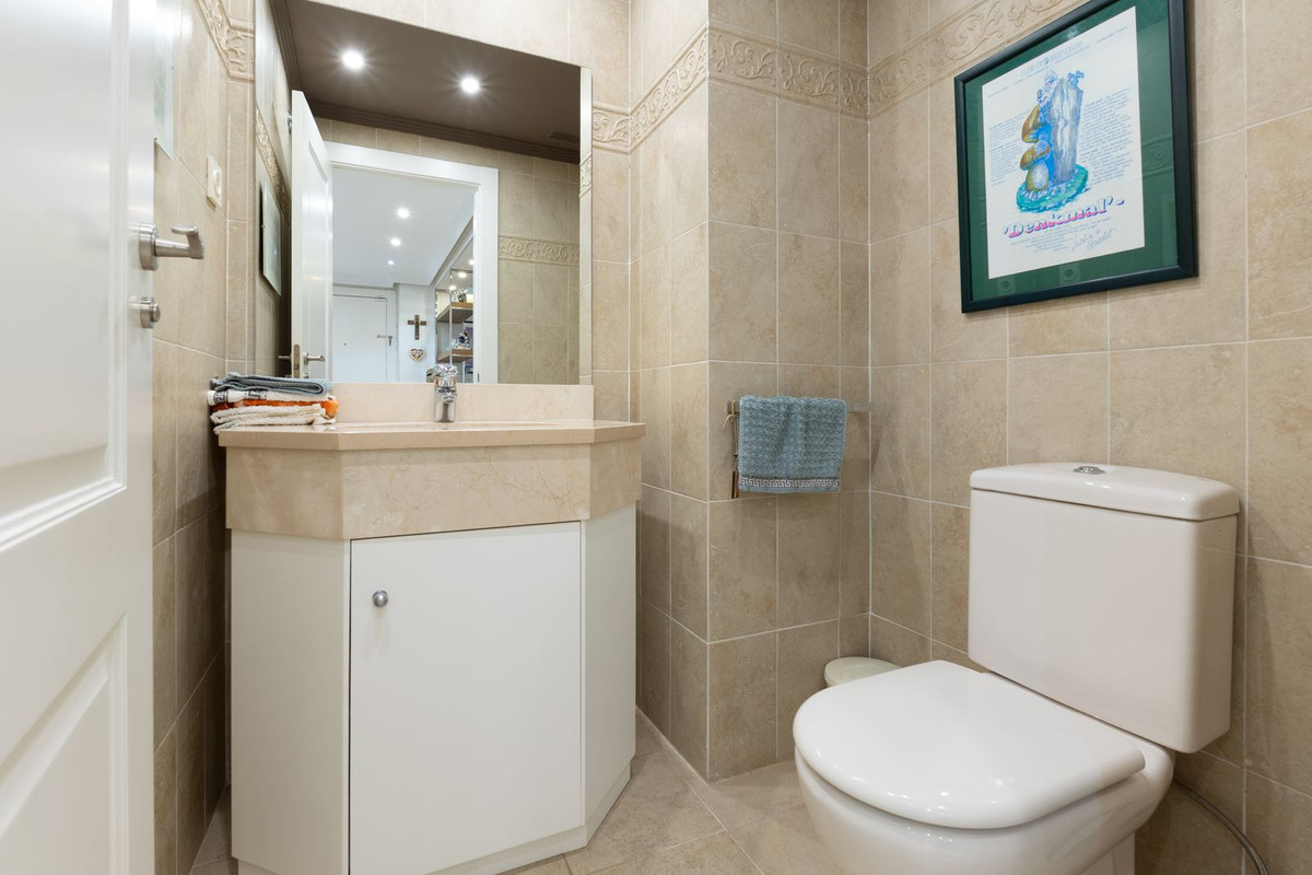 2 Bed Apartment for sale in San Pedro De Alcántara Costa Del Sol, Málaga, Spain