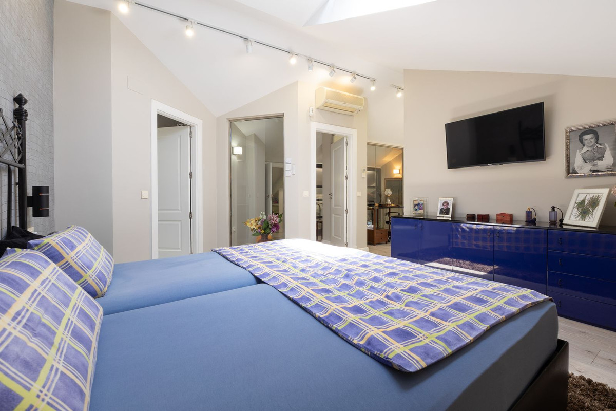 2 Bed Apartment for sale in San Pedro De Alcántara Costa Del Sol, Málaga, Spain
