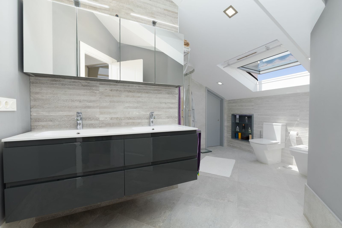 2 Bed Apartment for sale in San Pedro De Alcántara Costa Del Sol, Málaga, Spain