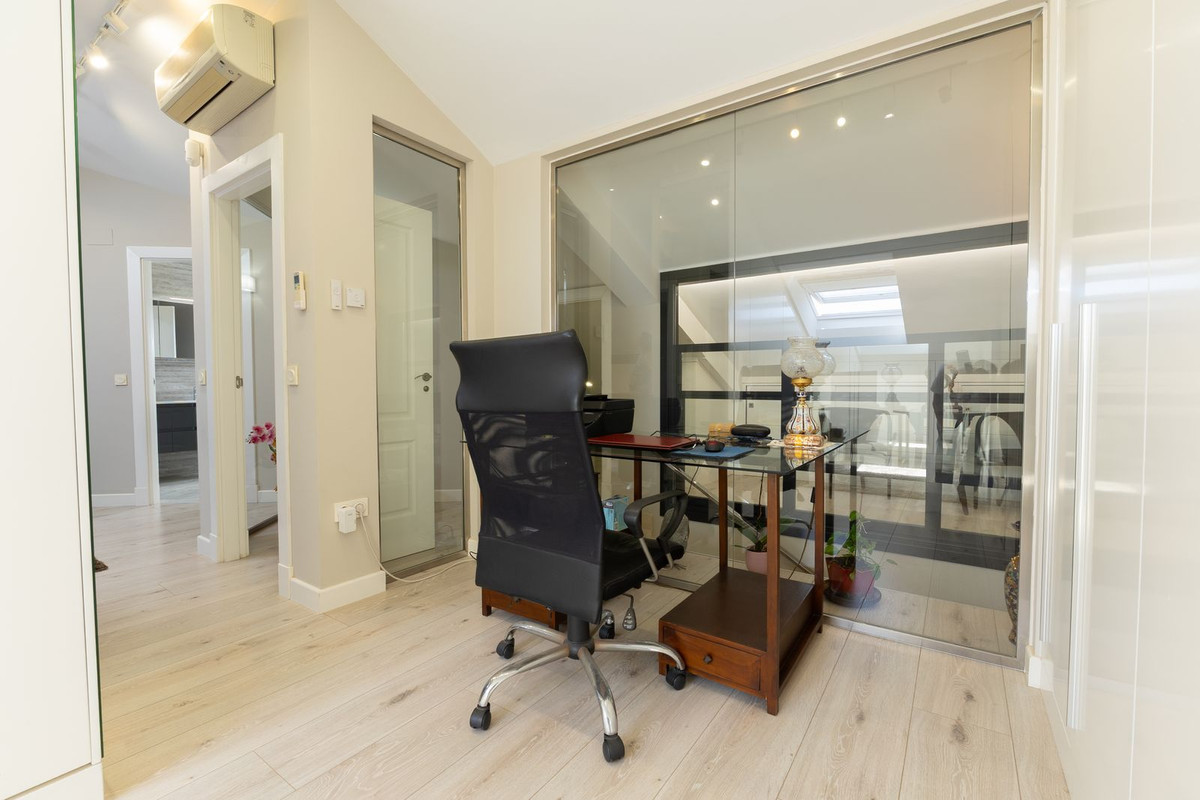 2 Bed Apartment for sale in San Pedro De Alcántara Costa Del Sol, Málaga, Spain