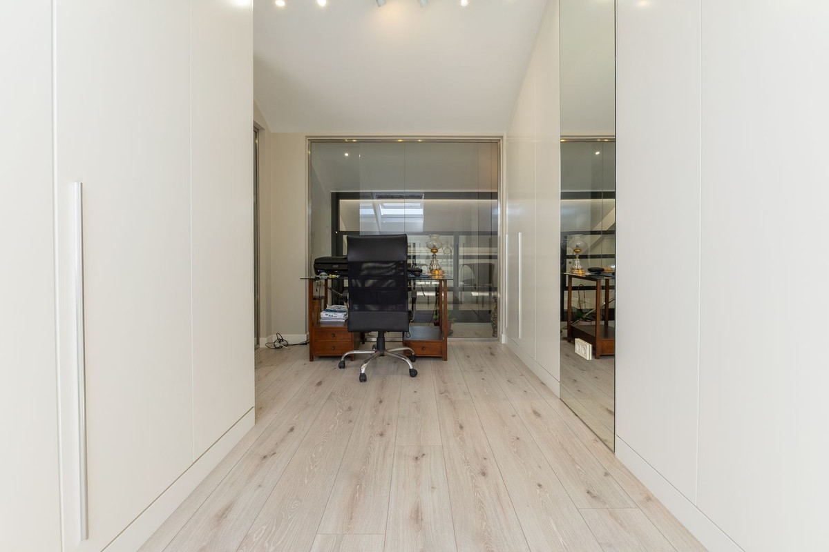 2 Bed Apartment for sale in San Pedro De Alcántara Costa Del Sol, Málaga, Spain