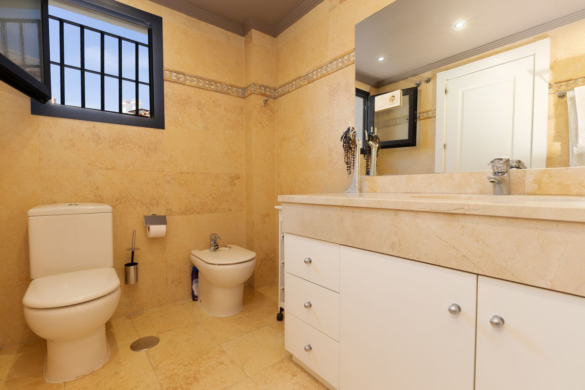 2 Bed Apartment for sale in San Pedro De Alcántara Costa Del Sol, Málaga, Spain