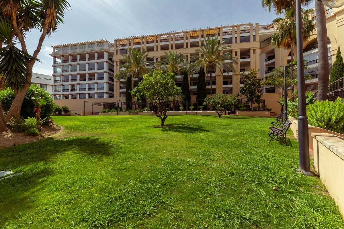 2 Bed Apartment for sale in San Pedro De Alcántara Costa Del Sol, Málaga, Spain