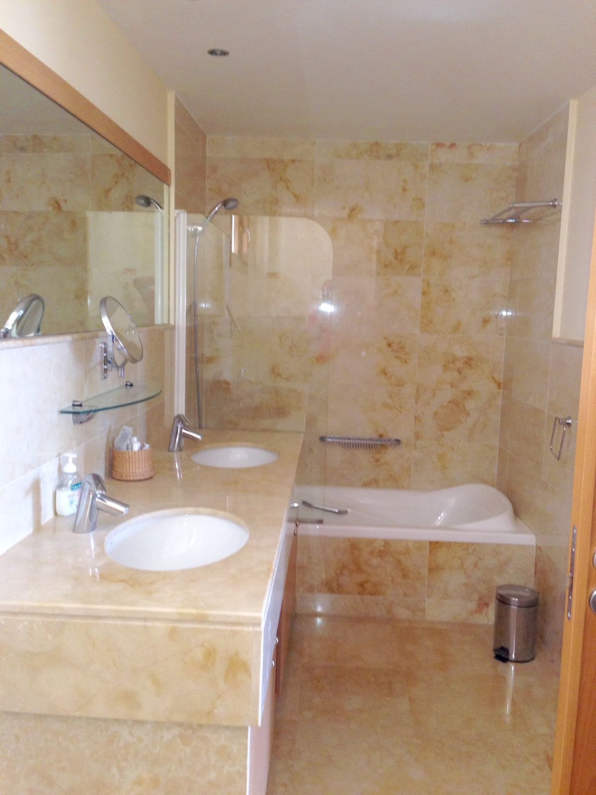 Se vende Apartamento Planta Media de 3 dormitorios en Costa Del Sol, Málaga, España