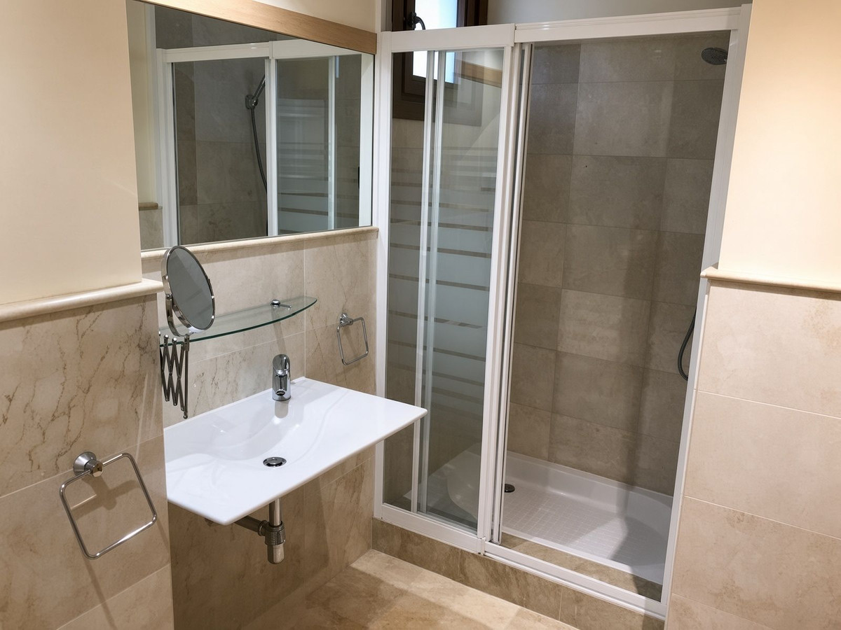 Se vende Apartamento Planta Media de 3 dormitorios en Costa Del Sol, Málaga, España