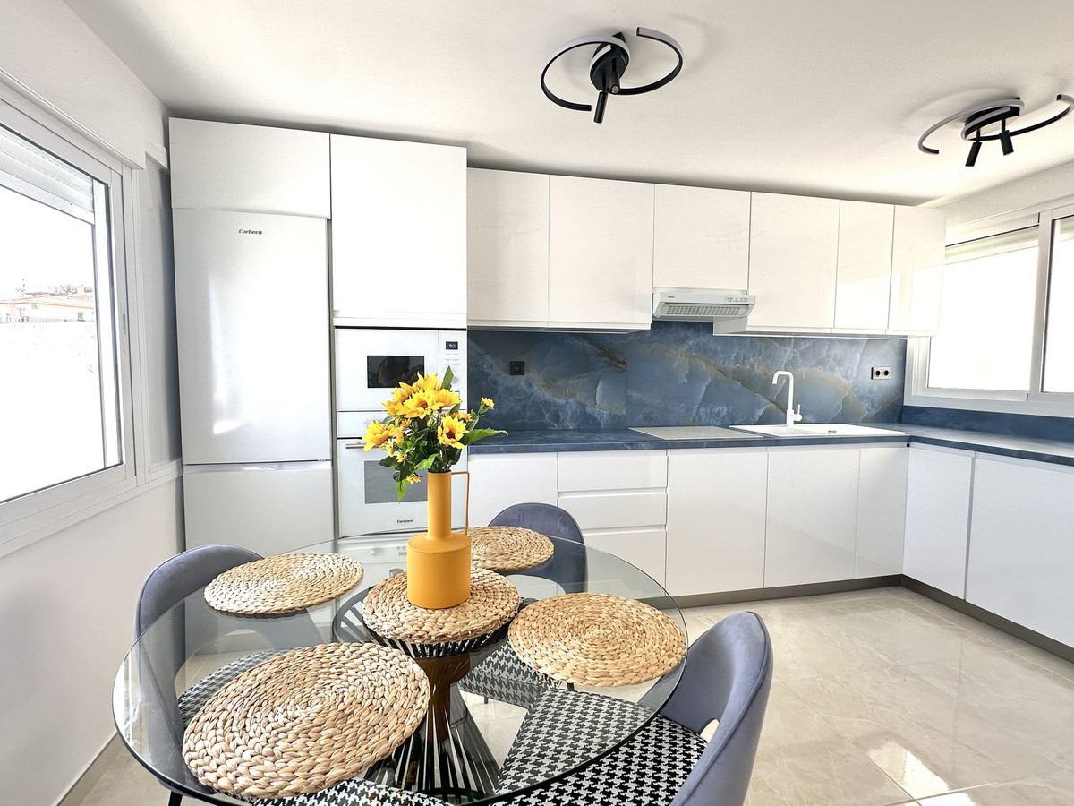 Se vende Apartamento Planta Media de 2 dormitorios en Costa Del Sol, Málaga, España
