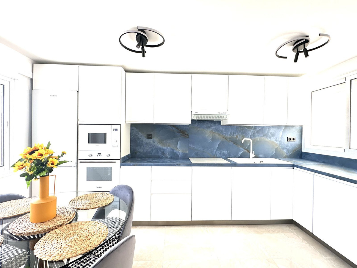 Se vende Apartamento Planta Media de 2 dormitorios en Costa Del Sol, Málaga, España