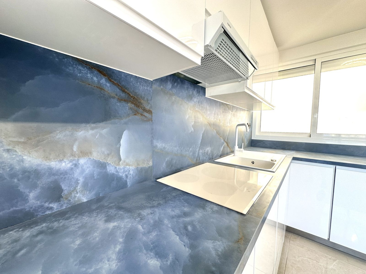 Se vende Apartamento Planta Media de 2 dormitorios en Costa Del Sol, Málaga, España