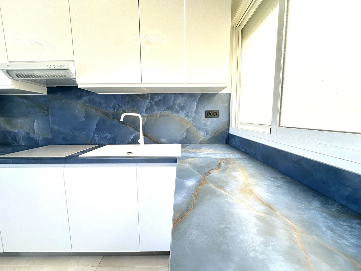 Se vende Apartamento Planta Media de 2 dormitorios en Costa Del Sol, Málaga, España