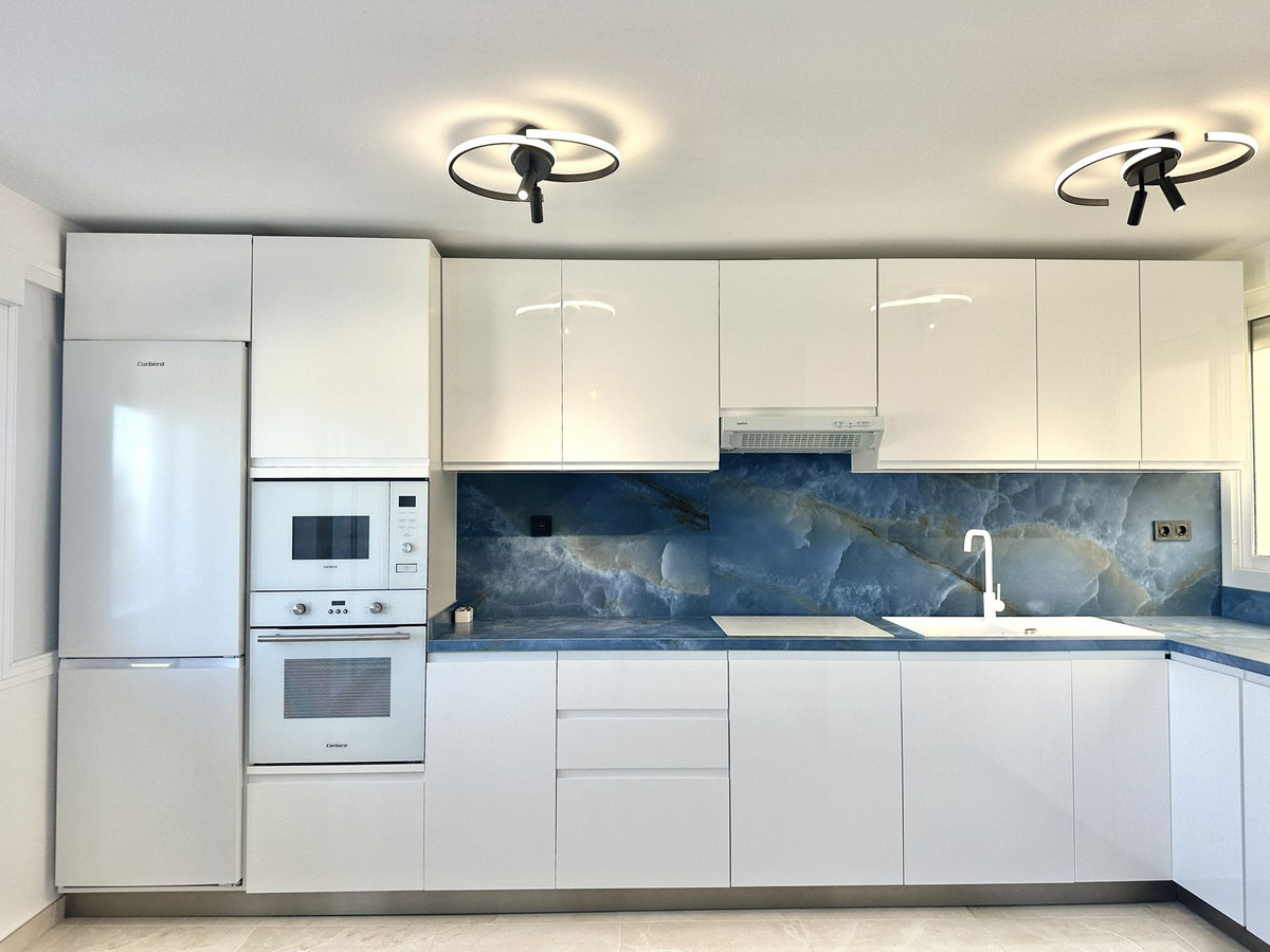 Se vende Apartamento Planta Media de 2 dormitorios en Costa Del Sol, Málaga, España