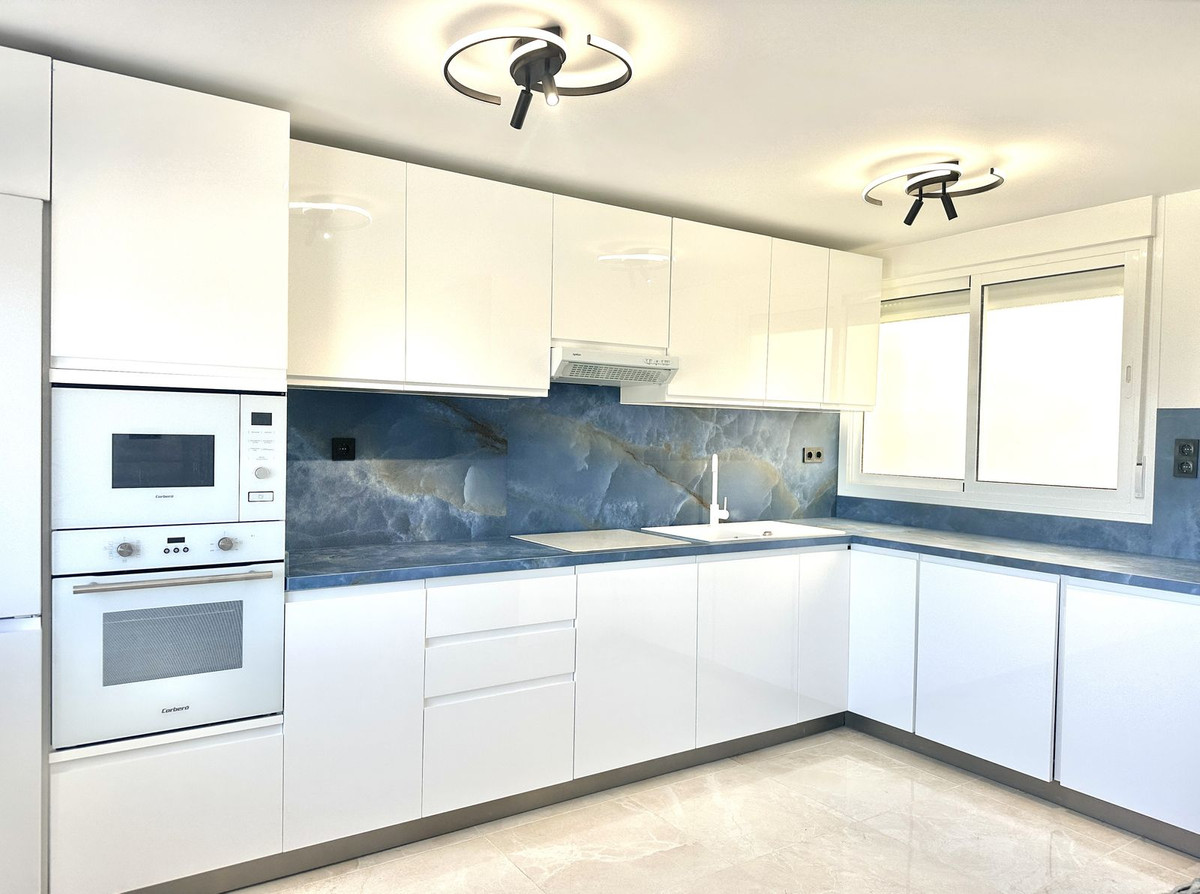 Se vende Apartamento Planta Media de 2 dormitorios en Costa Del Sol, Málaga, España