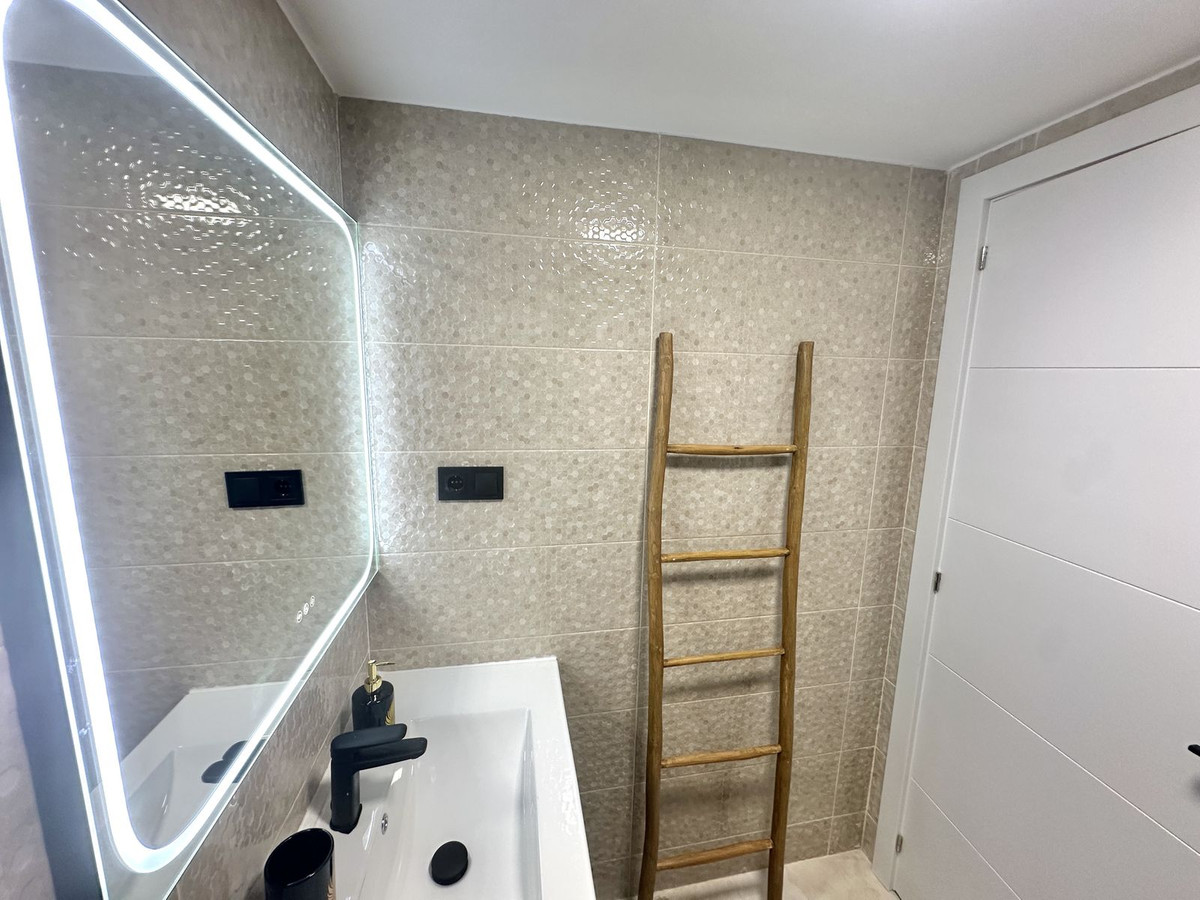 Se vende Apartamento Planta Media de 2 dormitorios en Costa Del Sol, Málaga, España
