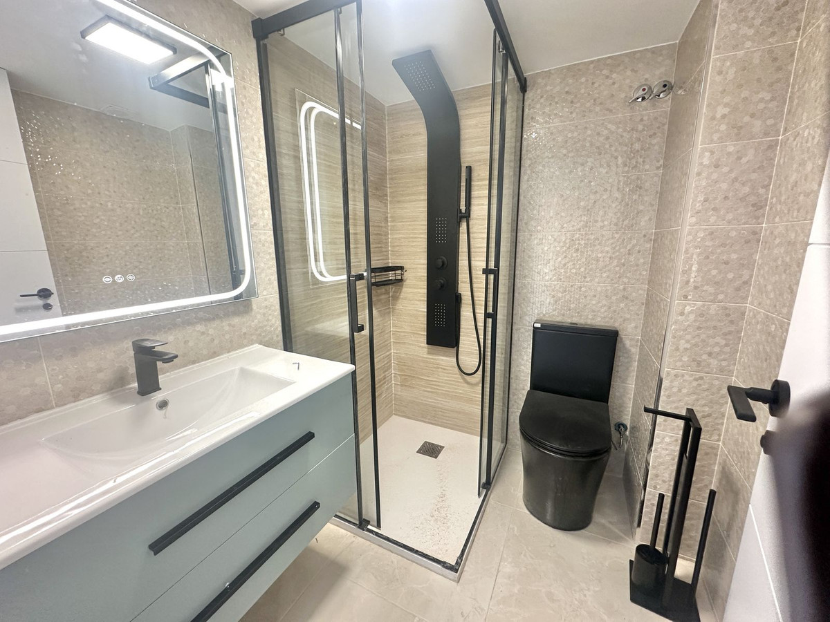 Se vende Apartamento Planta Media de 2 dormitorios en Costa Del Sol, Málaga, España