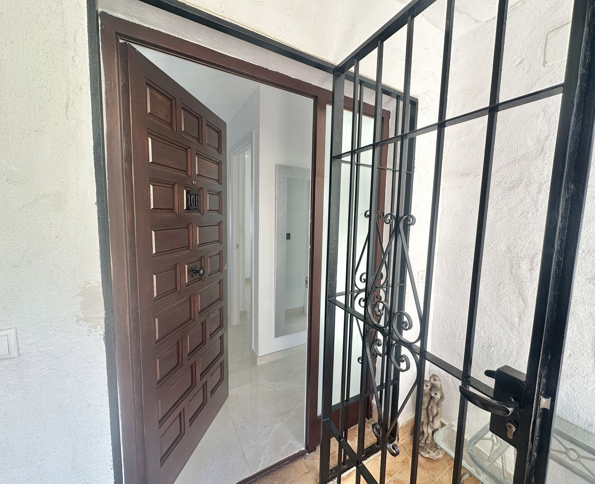 Se vende Apartamento Planta Media de 2 dormitorios en Costa Del Sol, Málaga, España