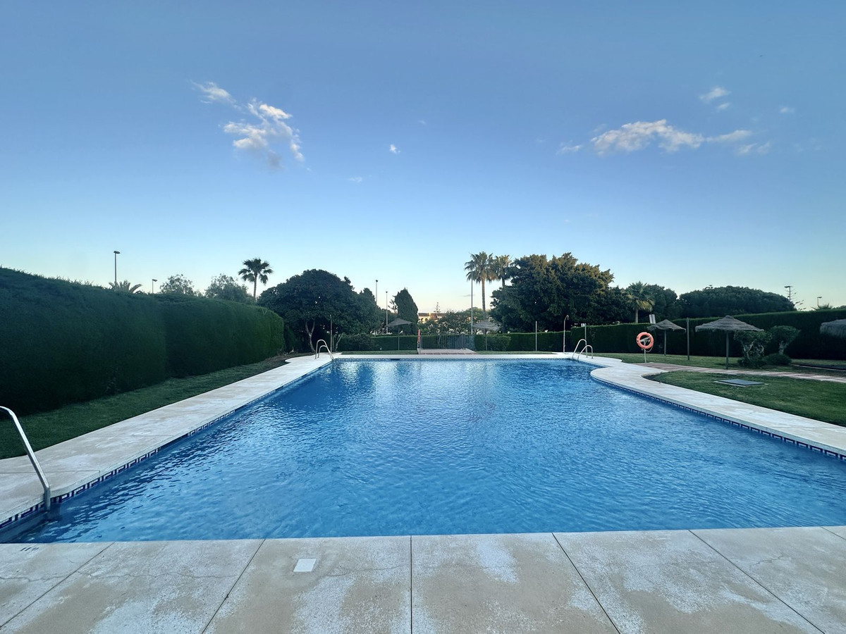 Se vende Apartamento Planta Media de 2 dormitorios en Costa Del Sol, Málaga, España