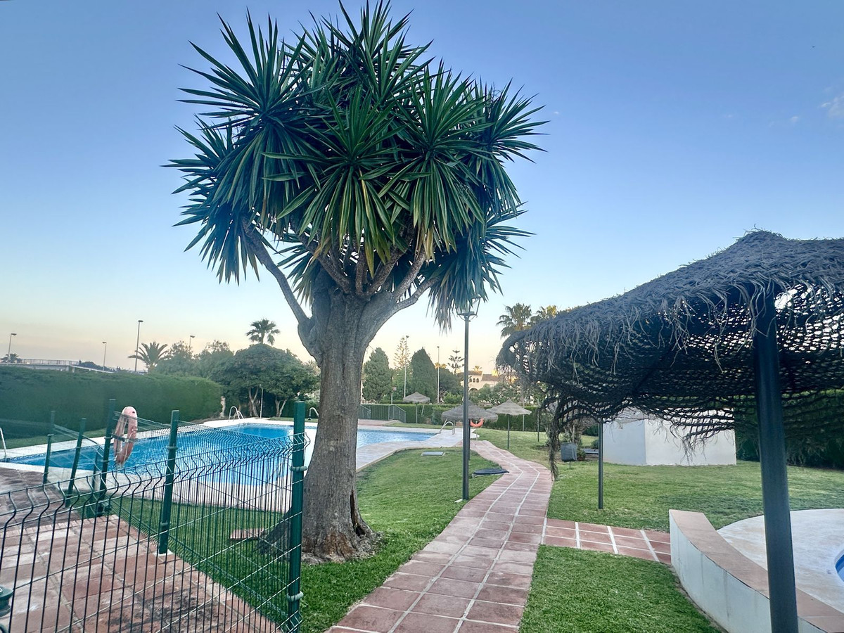 Se vende Apartamento Planta Media de 2 dormitorios en Costa Del Sol, Málaga, España