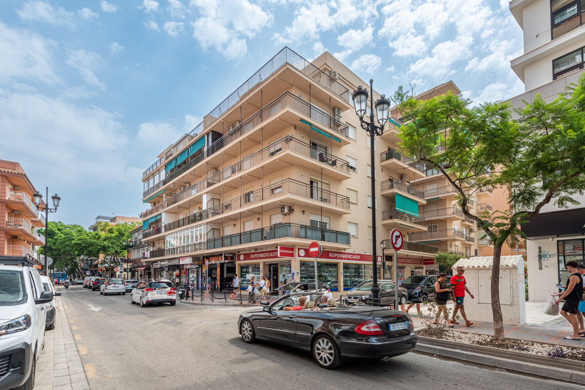 2 Bed Apartment for sale in Los Boliches Costa Del Sol, Málaga, Spain