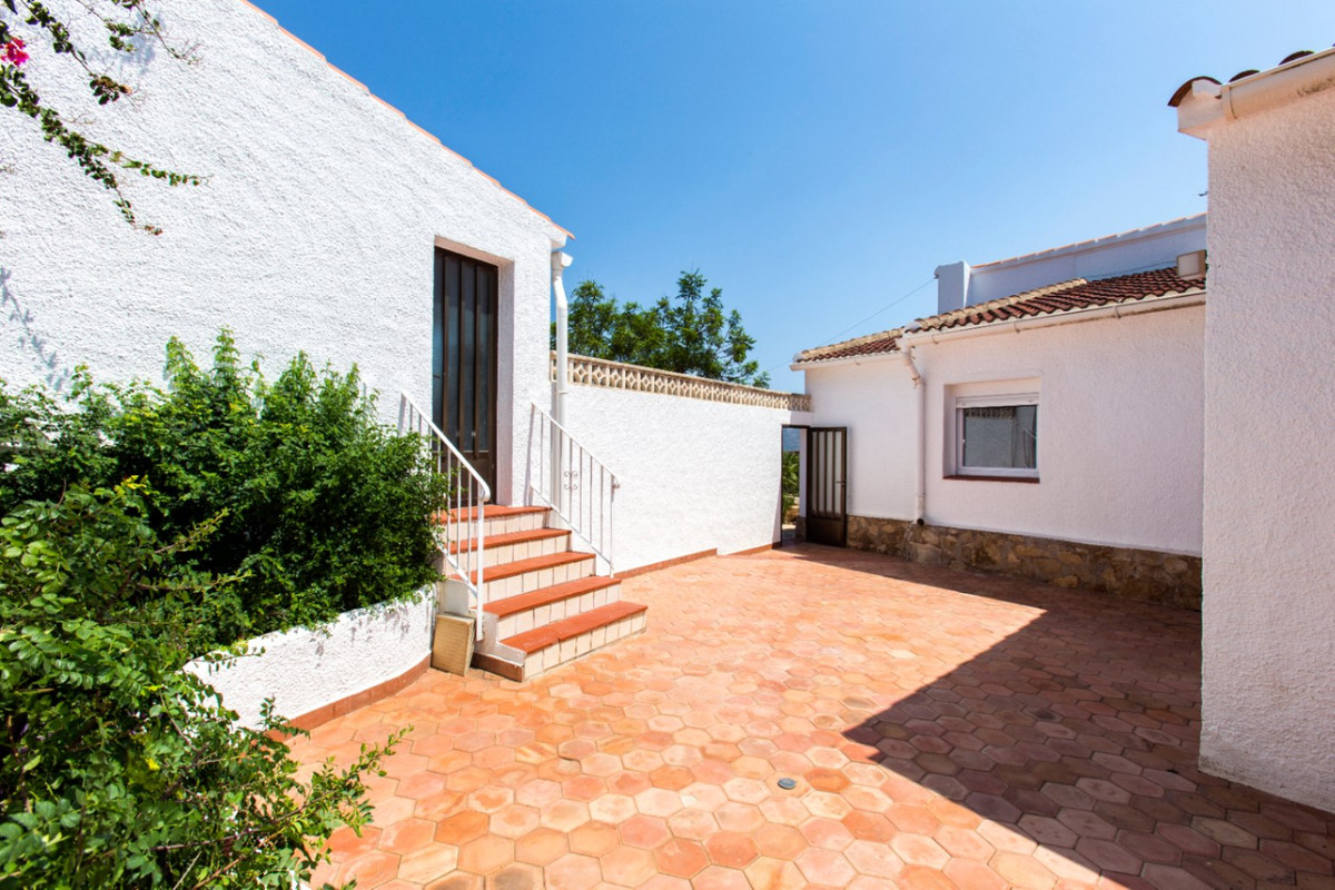 Se vende Villa - Chalet de 5 dormitorios en Costa Blanca, Alicante, España