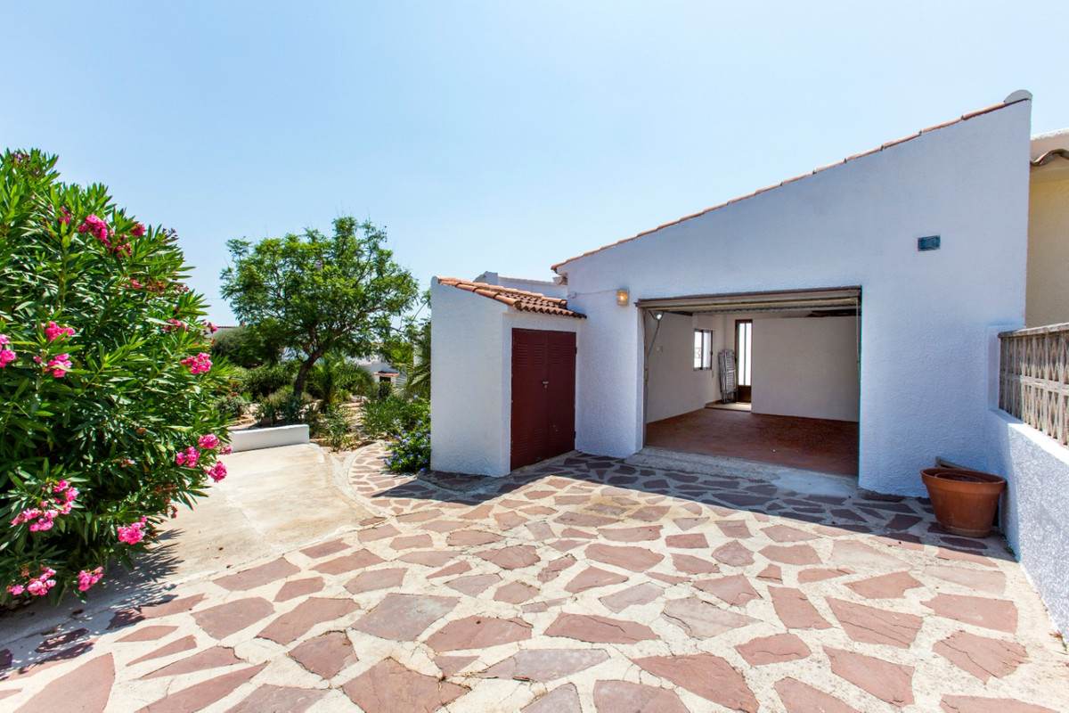 Se vende Villa - Chalet de 5 dormitorios en Costa Blanca, Alicante, España