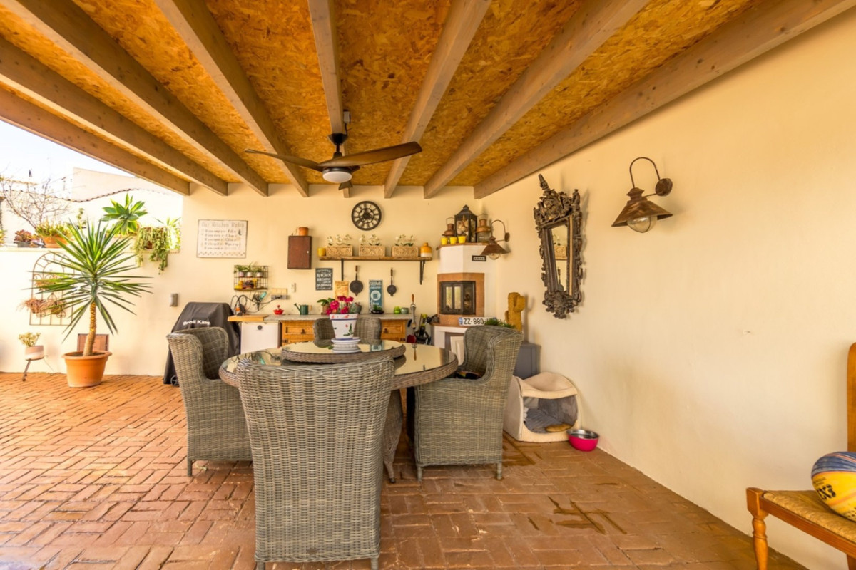 Se vende Villa - Chalet de 4 dormitorios en Costa Blanca, Alicante, España