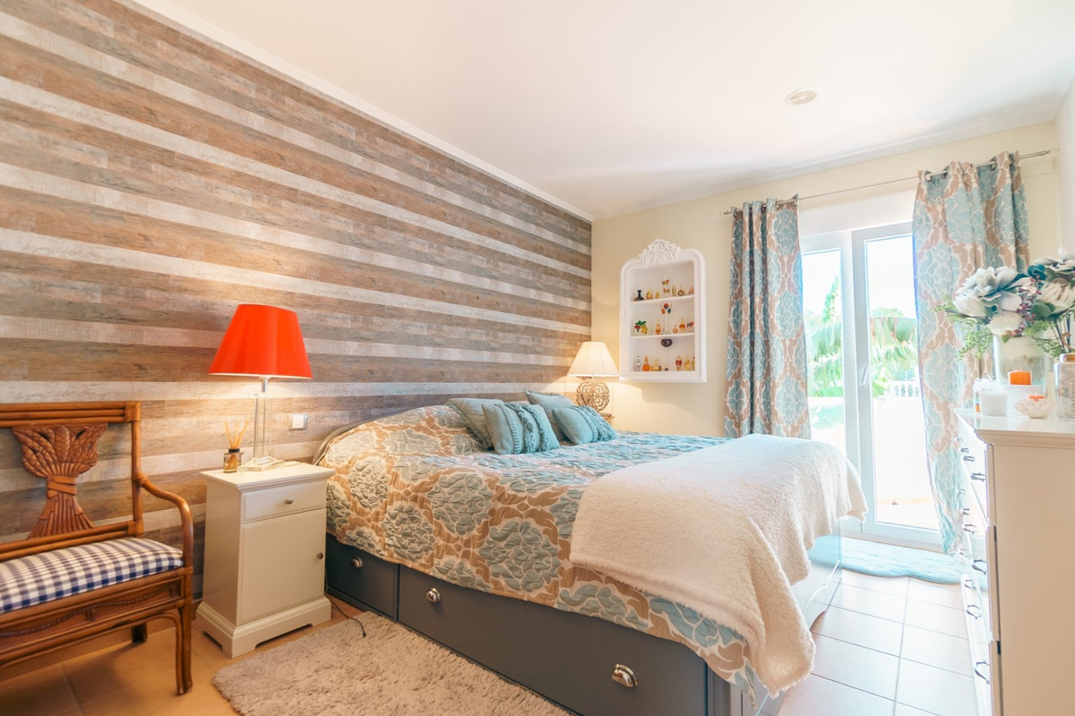 Se vende Villa - Chalet de 4 dormitorios en Costa Blanca, Alicante, España