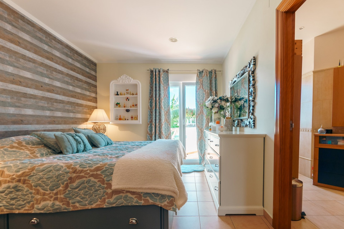 Se vende Villa - Chalet de 4 dormitorios en Costa Blanca, Alicante, España