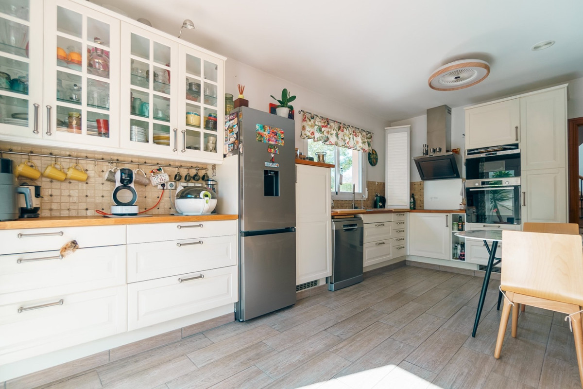 Se vende Villa - Chalet de 4 dormitorios en Costa Blanca, Alicante, España