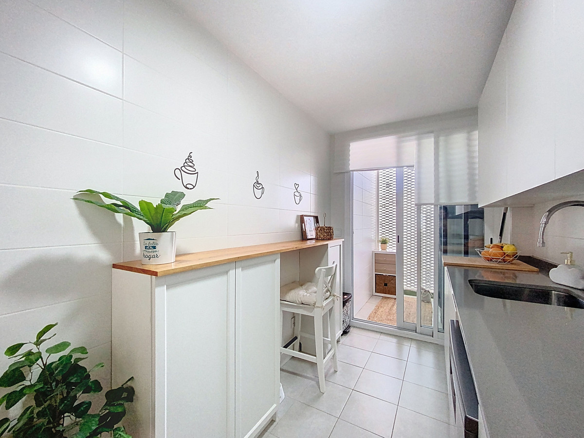 3 Bed Apartment for sale in Estepona Costa Del Sol, Málaga, Spain