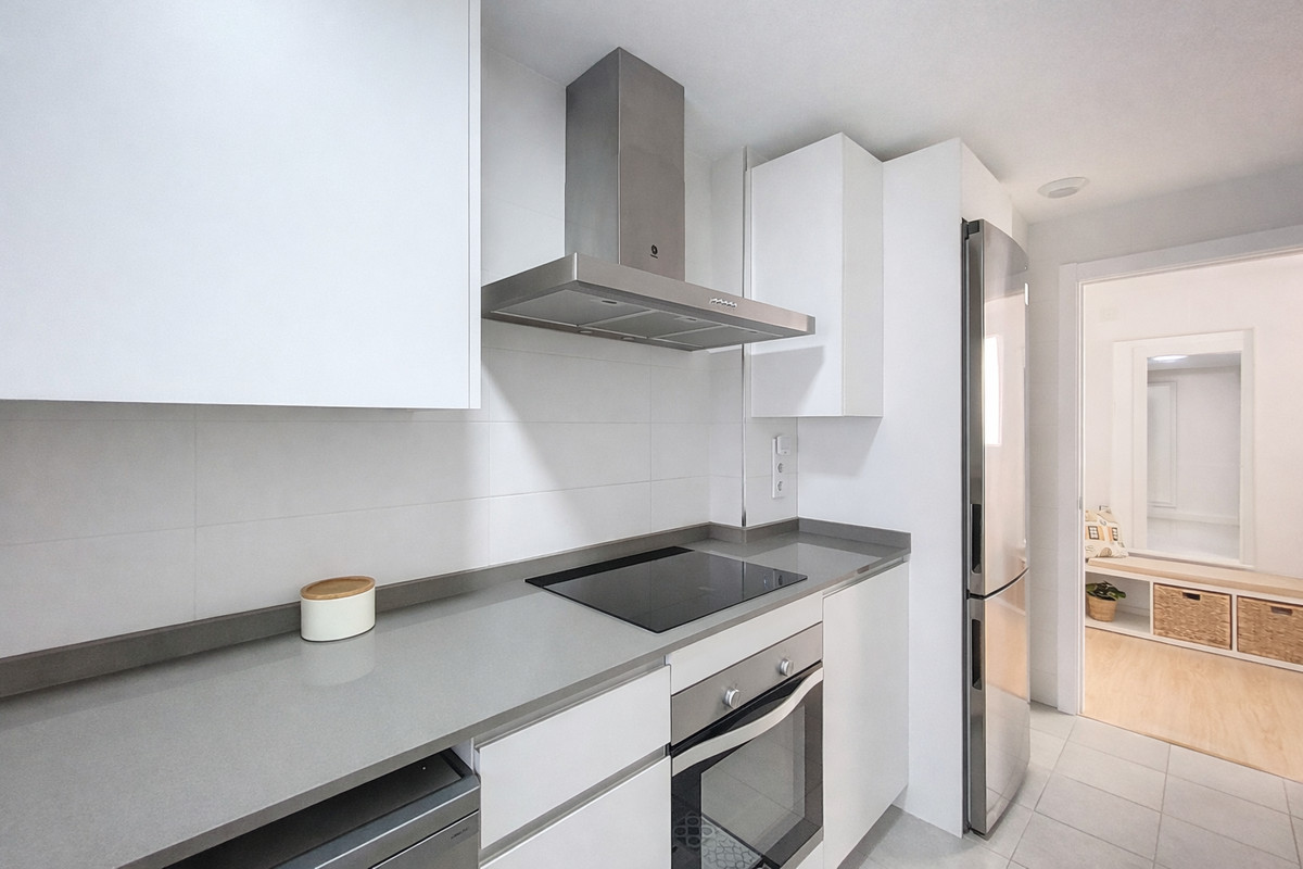 3 Bed Apartment for sale in Estepona Costa Del Sol, Málaga, Spain