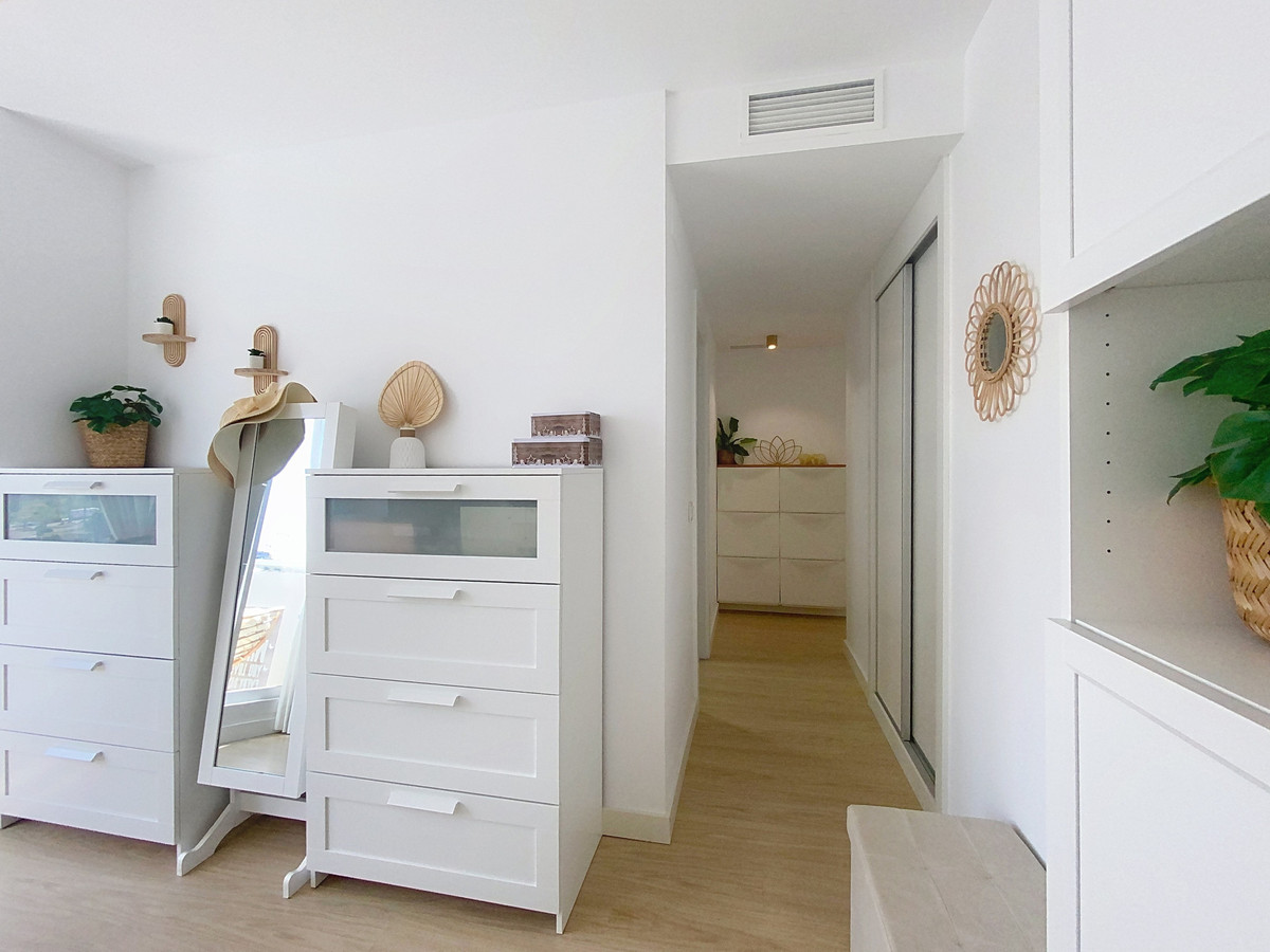 3 Bed Apartment for sale in Estepona Costa Del Sol, Málaga, Spain