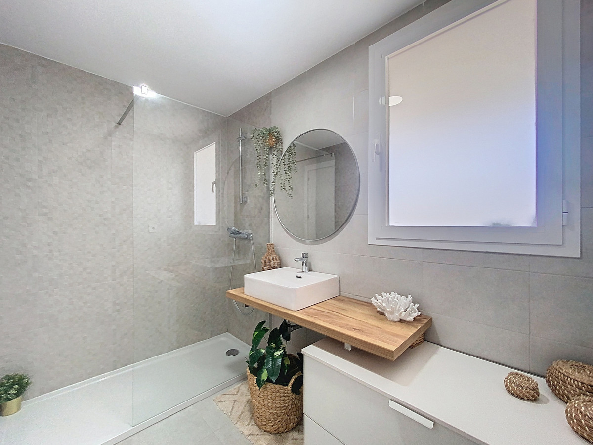 3 Bed Apartment for sale in Estepona Costa Del Sol, Málaga, Spain