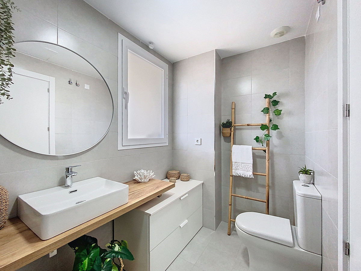 3 Bed Apartment for sale in Estepona Costa Del Sol, Málaga, Spain
