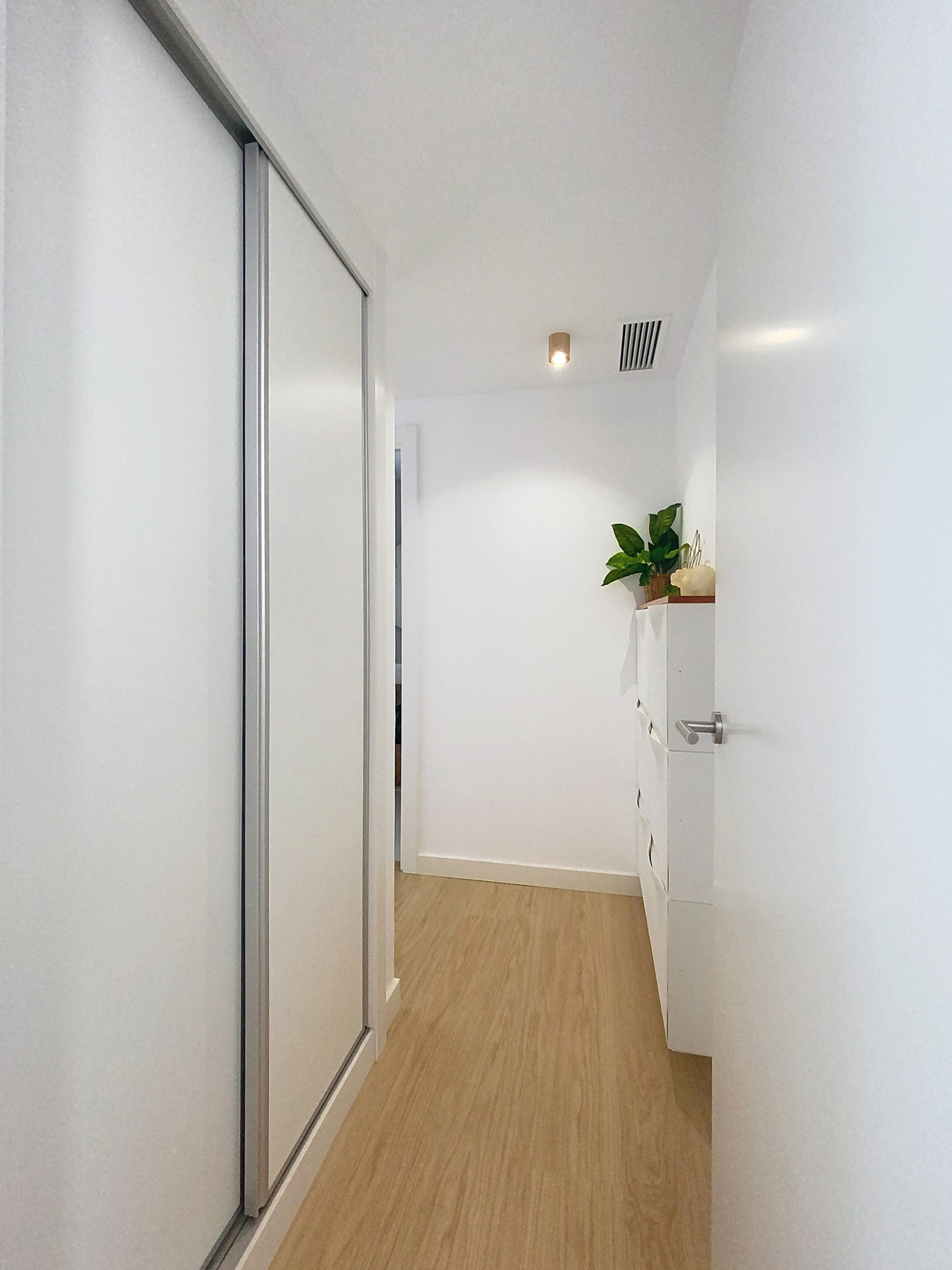 3 Bed Apartment for sale in Estepona Costa Del Sol, Málaga, Spain