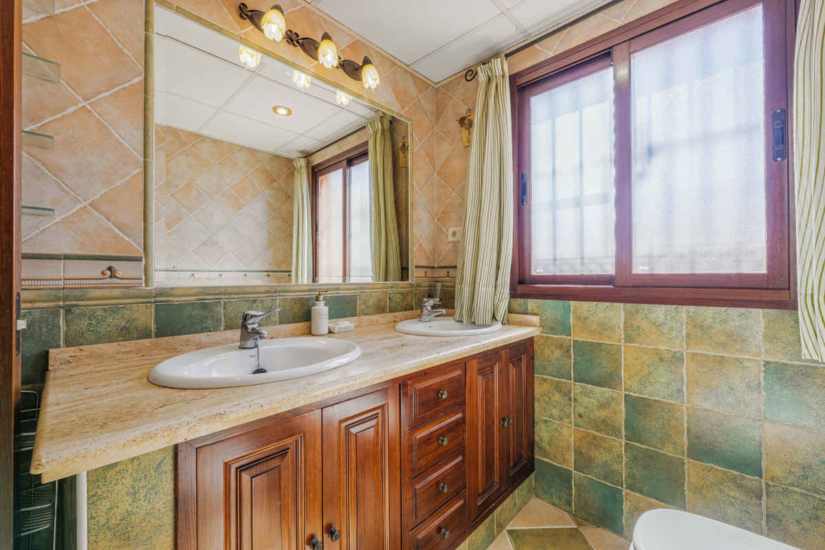 6 Bed Townhouse for sale in Puerto De La Torre Costa Del Sol, Málaga, Spain