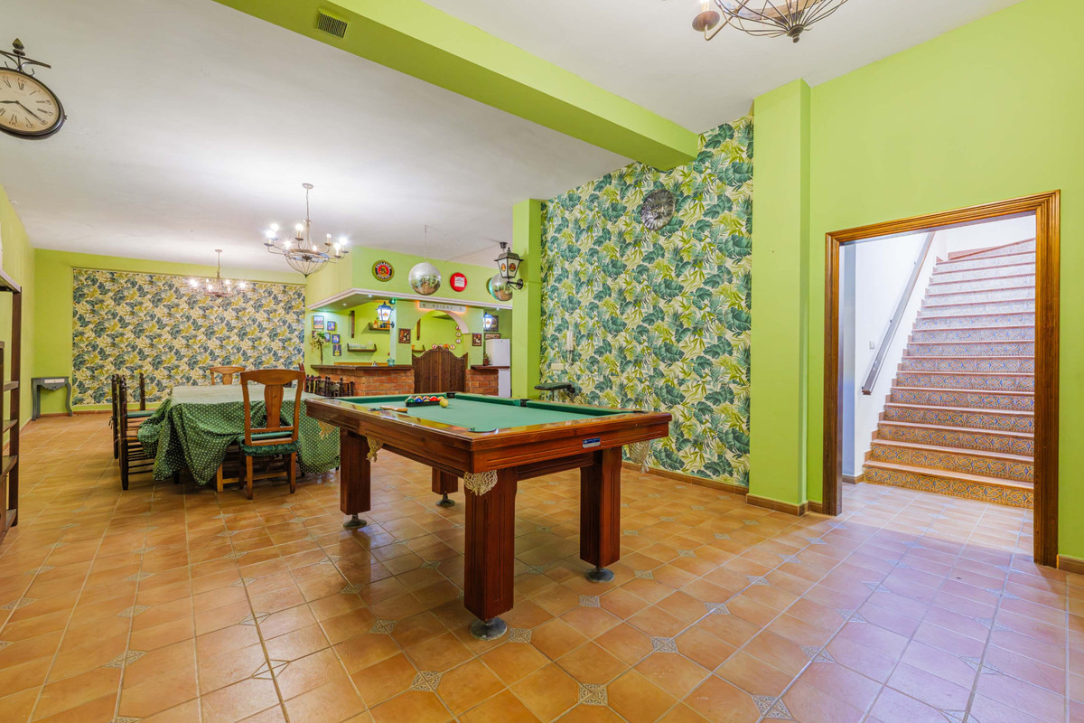 6 Bed Townhouse for sale in Puerto De La Torre Costa Del Sol, Málaga, Spain