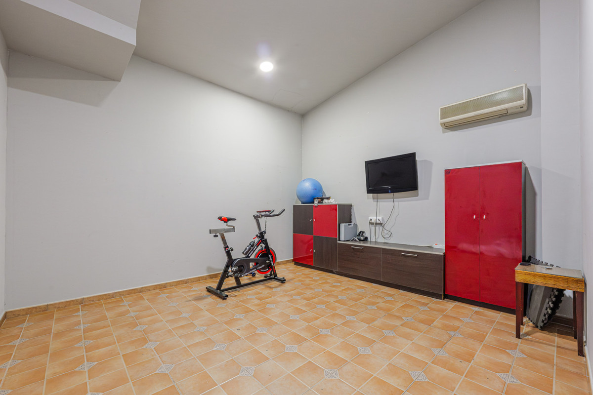 6 Bed Townhouse for sale in Puerto De La Torre Costa Del Sol, Málaga, Spain