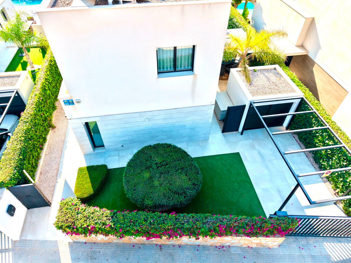 Se vende Villa - Chalet de 4 dormitorios en Costa Blanca, Alicante, España
