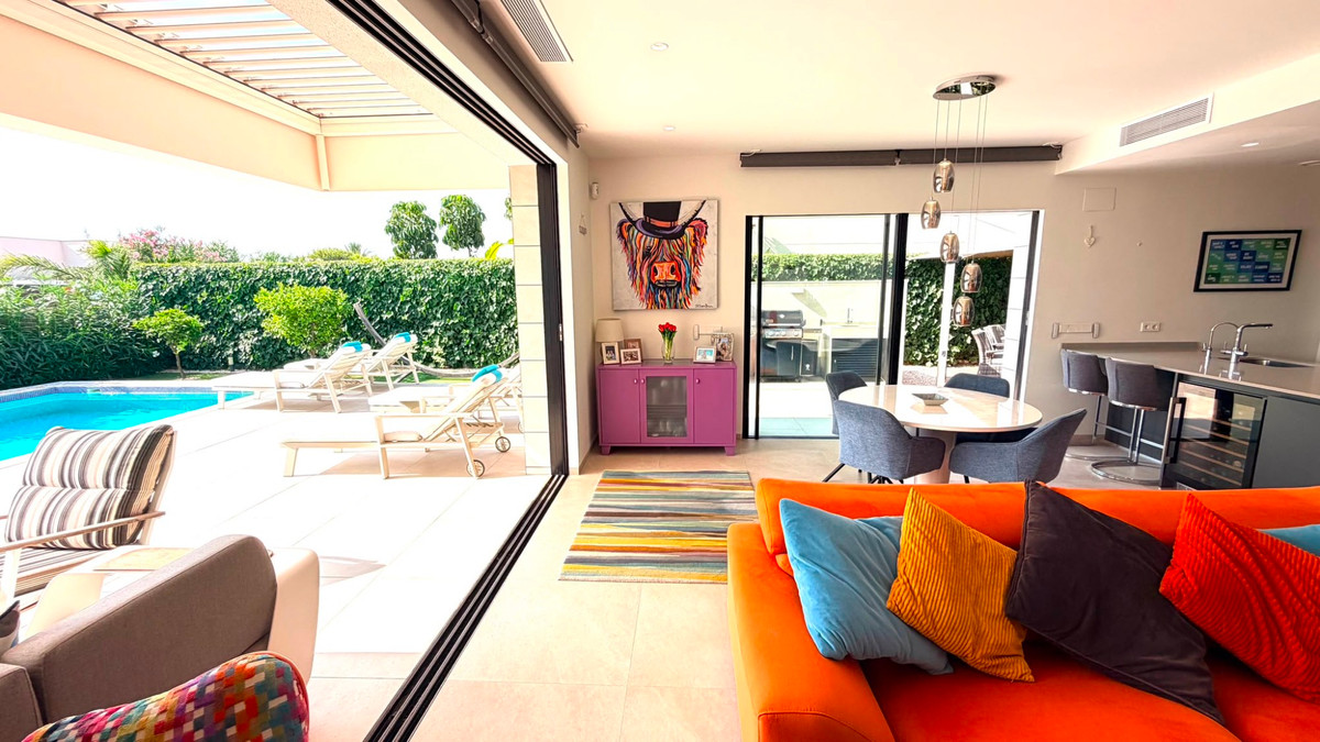Se vende Villa - Chalet de 4 dormitorios en Costa Blanca, Alicante, España