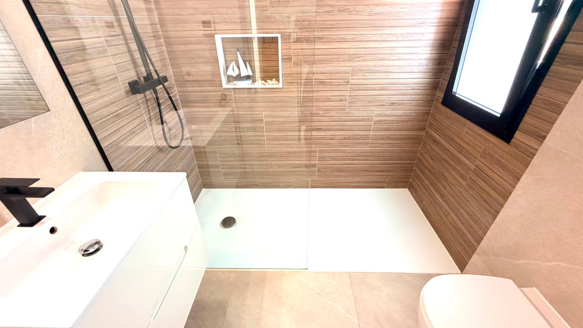 Se vende Villa - Chalet de 4 dormitorios en Costa Blanca, Alicante, España