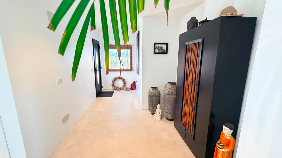 5 Bed Townhouse for sale in Pinoso Costa Blanca, Alicante, Spain