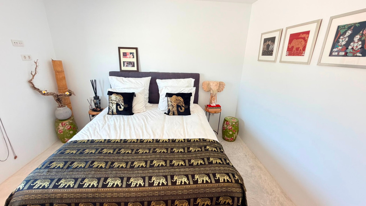 5 Bed Townhouse for sale in Pinoso Costa Blanca, Alicante, Spain