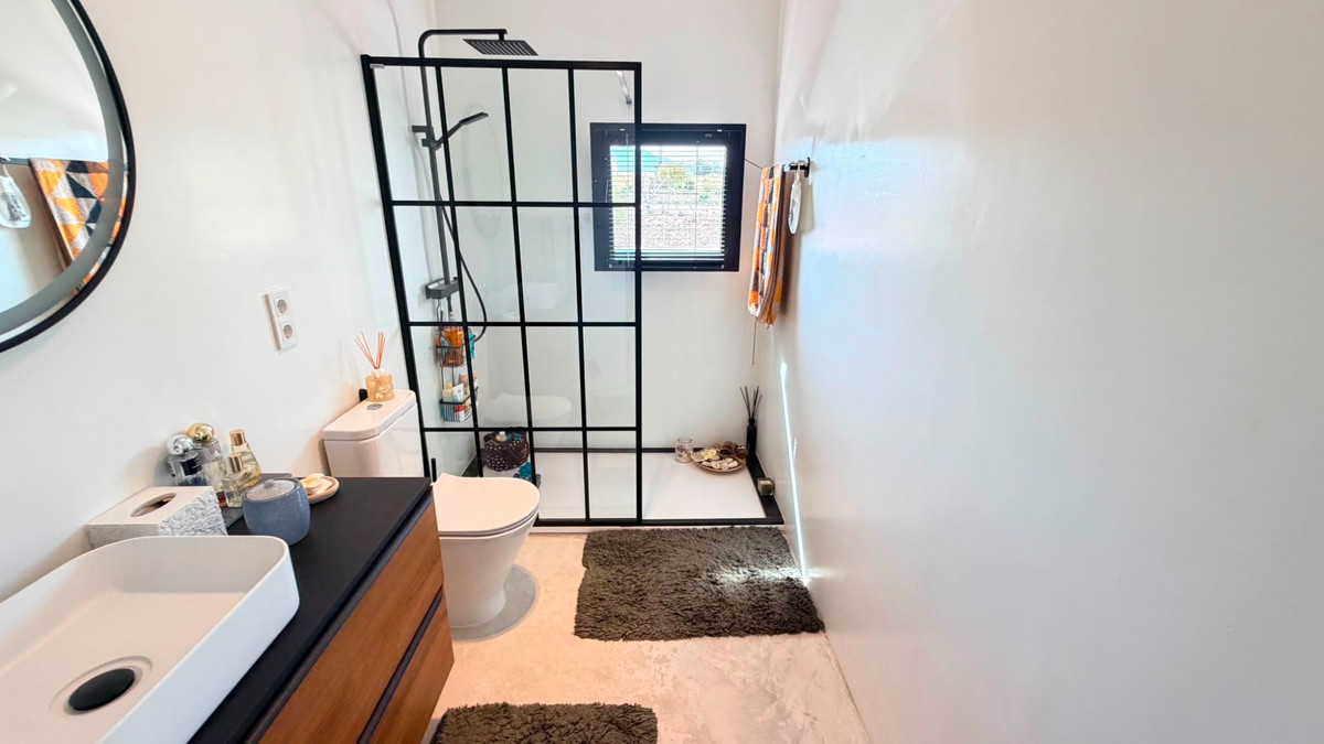 5 Bed Townhouse for sale in Pinoso Costa Blanca, Alicante, Spain