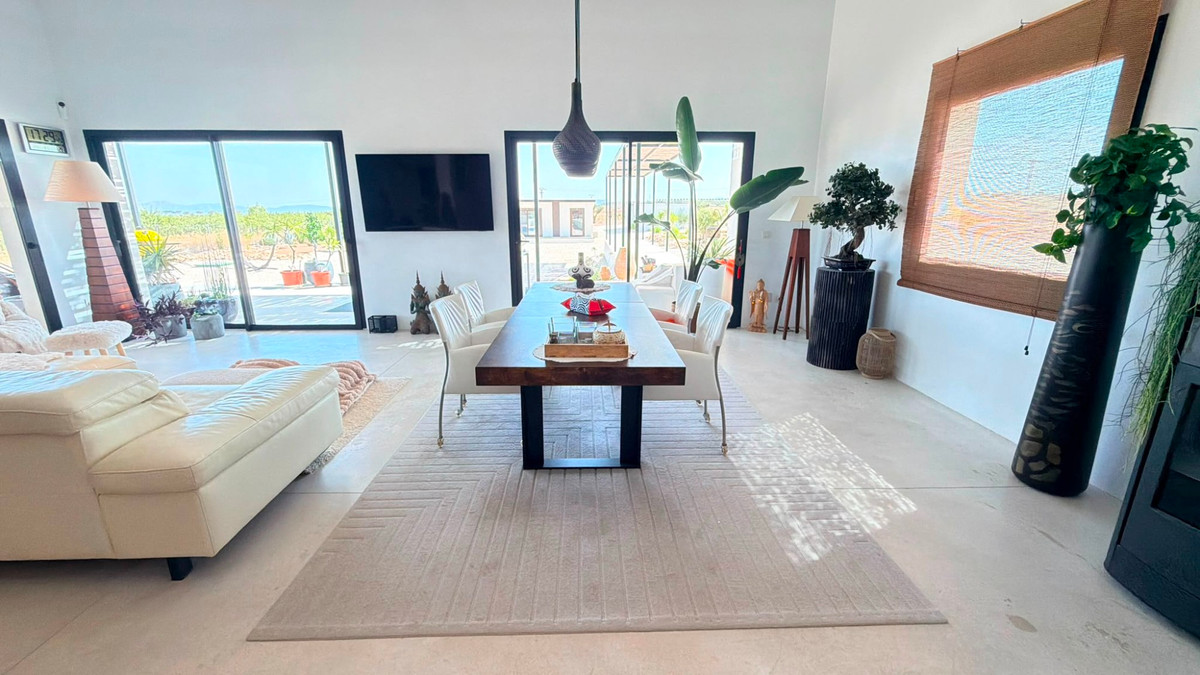 5 Bed Townhouse for sale in Pinoso Costa Blanca, Alicante, Spain